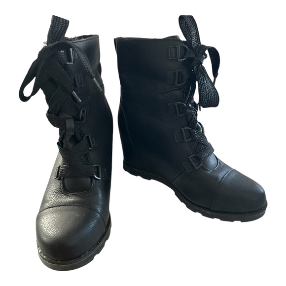 Universal Threads Faux Fur Leather Lace Up Boots Women’s 8 - Picture 2 of 7